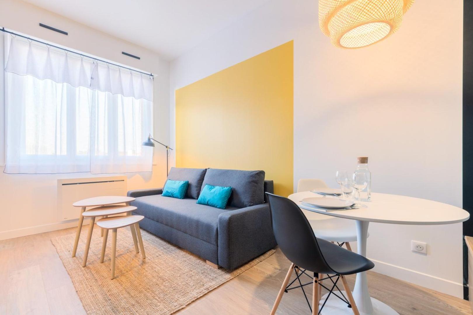 - App Art Deco Equipped For 2! Apartment